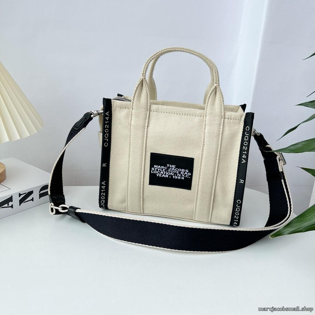 THE JACQUARD MEDIUM TOTE BAG