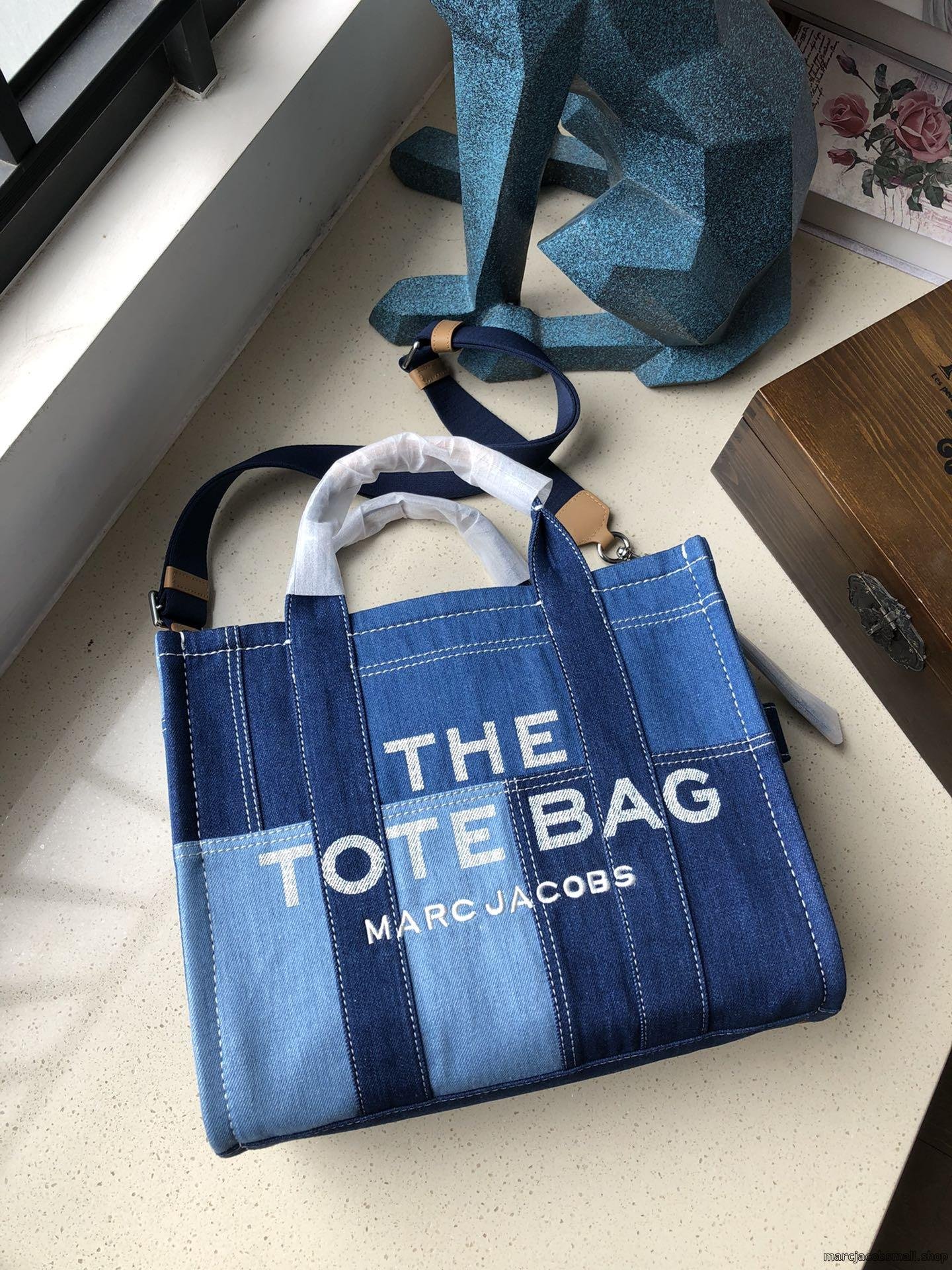 THE DENIM MEDIUM TOTE BAG